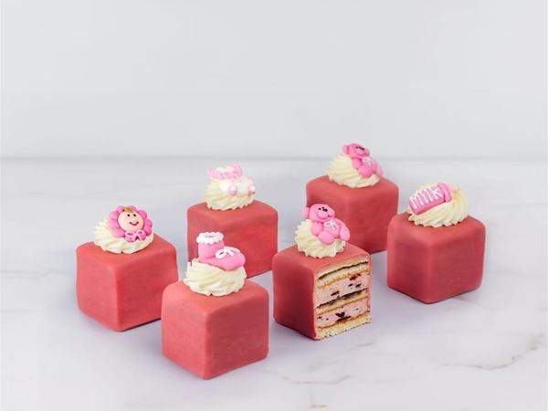 Cake petit four geboorte meisje&nbsp;per 10